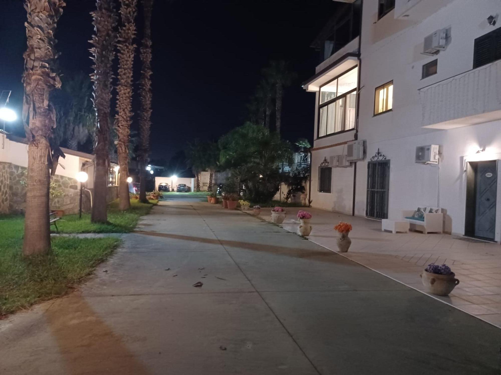 Palm House Panzió Lamezia Terme Kültér fotó