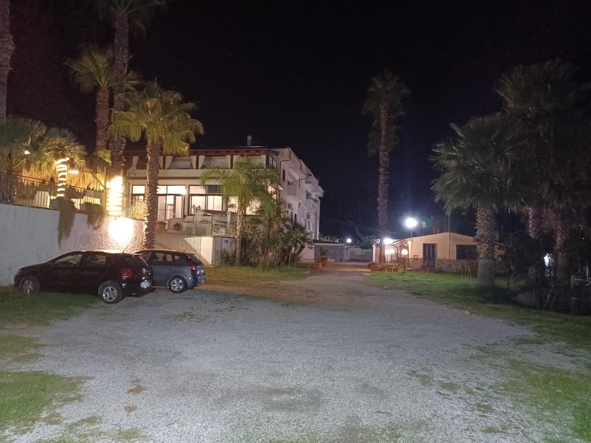 Palm House Panzió Lamezia Terme Kültér fotó